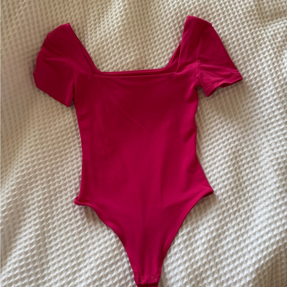 Babaton XS Fushia Pink Square Neck Short Sleeve Bodysuit